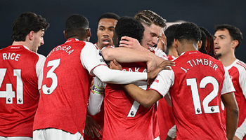 Arsenal tiến sát ngôi vương sau cú sảy chân của Man City